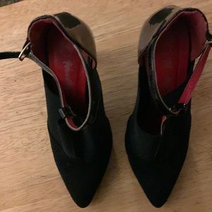 Black heels size 6.  Ankle t straps